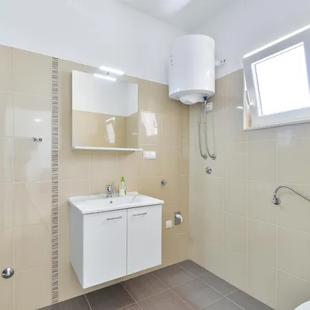 Apartman By The Sea Nin, Zadar - 13172 *